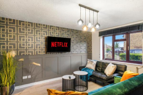 Stylish 3 Bed House in Greenhithe